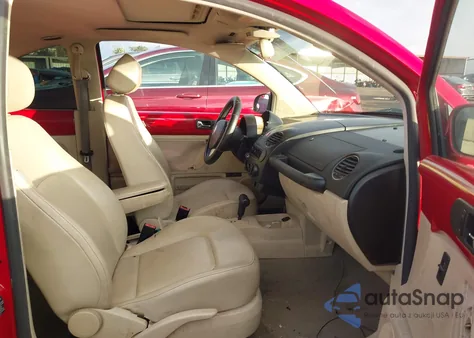 2006 Volkswagen New Beetle 2.5 from USA, damaged, VIN 3VWRG31C46M404371